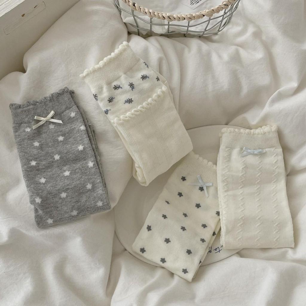 Koreanische Knöchelsocken mit Schleife und Sternen in Grau und Weiß für Frühling/Sommer