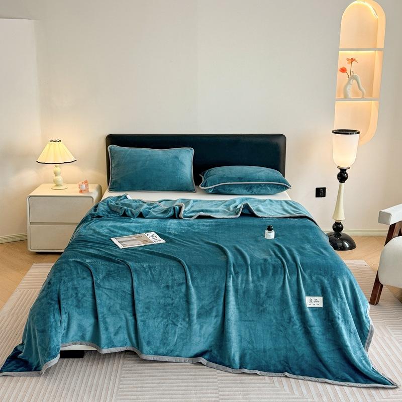 New Solid Color Flannel Blanket Blanket Casual Nap Office Comfortable and Warm Solid Color Milk Blanket