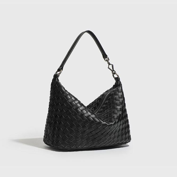 

Retro European American Crescent Handbag: Versatile Large-Capacity Woven Shoulder & Crossbody Bag for Women