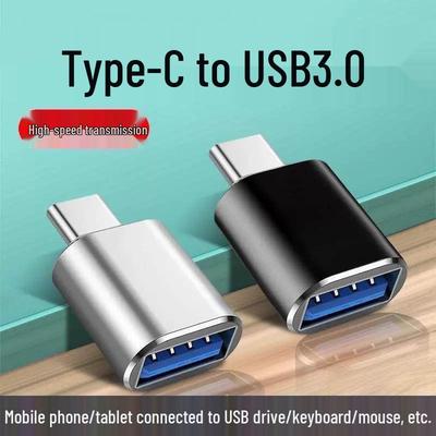 OTG adaptér Type-C na USB 3.0 a nabíječka do auta s USB flash diskem a čtečkou karet.