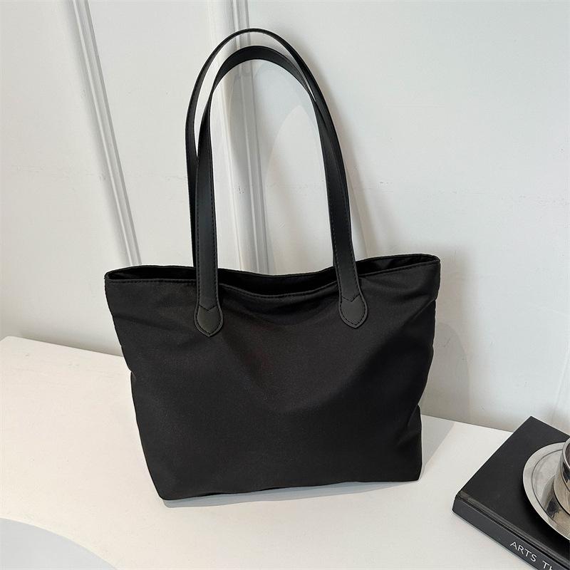 Korean-Style Large Capacity Spring 2024 Fashion Tote: Retro Casual Women's Shoulder Bag