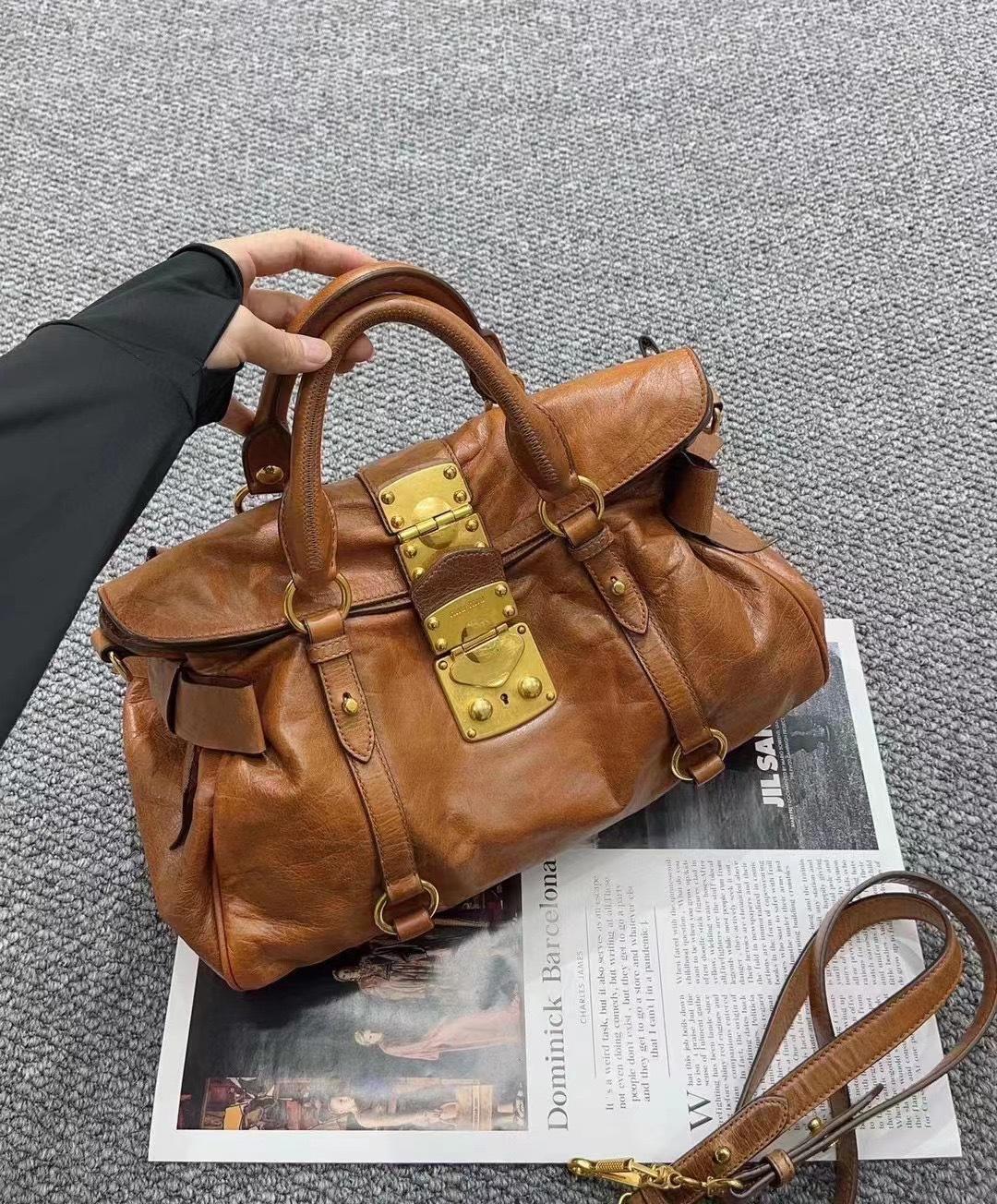 

Новая женская сумка из премиальной кожи первого слоя