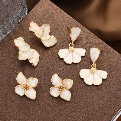 Vintage Floral Design Stud Earring Set for Women French Ins Beige Romantic Earring Trendy Korean Elegant Daily Wear Jewelry Gift
