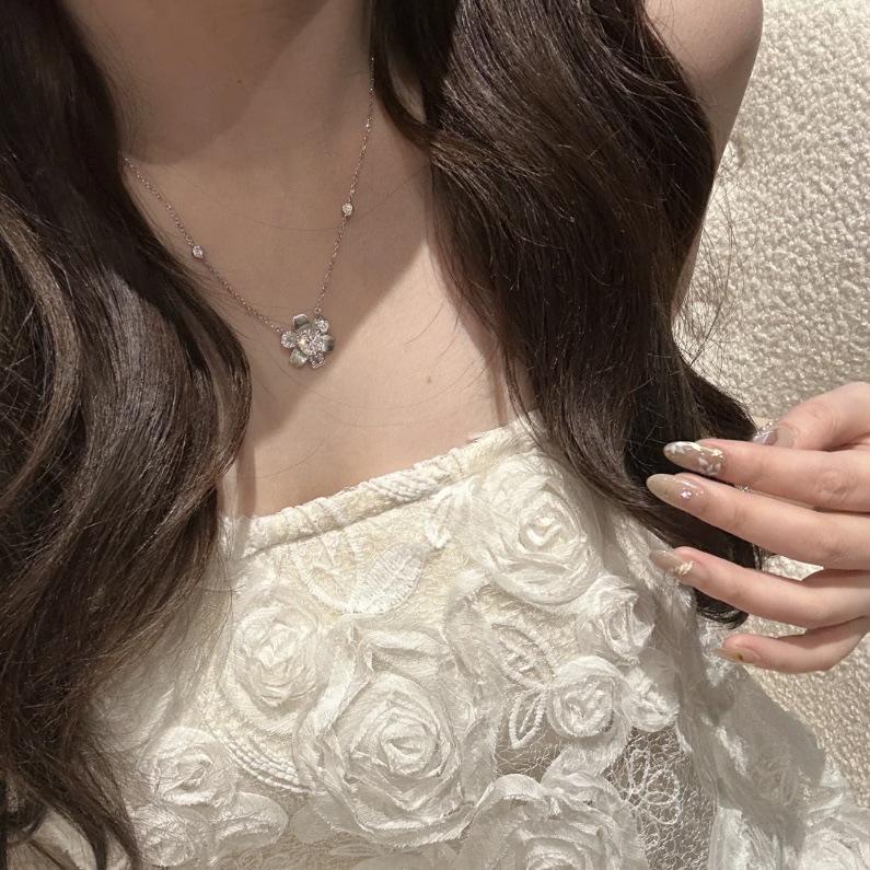 Vintage Peony Necklace and Earrings Set with Inlaid Diamond Flower Design