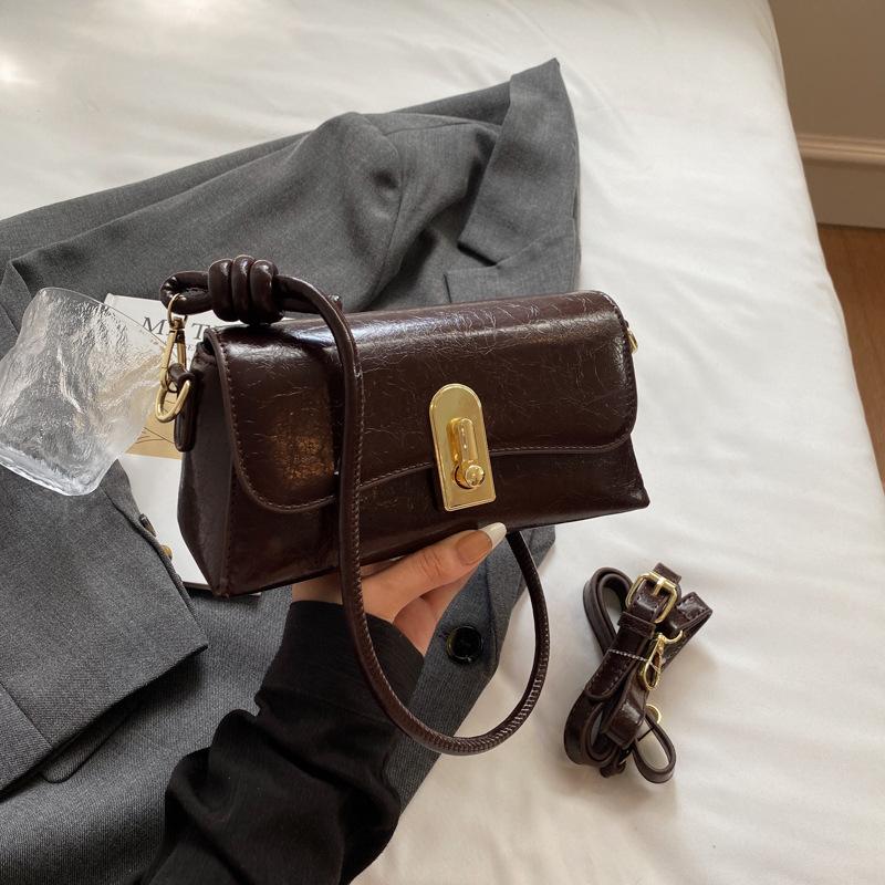 

Autumn and winter new simple women s shoulder bag niche high value fashion underarm small square bag casual messenger bag
