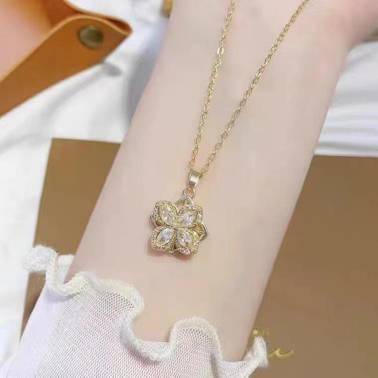 Korean Style Rotating Zircon Clover Windmill Necklace, Non-Fading Titanium Steel Clavicle Chain