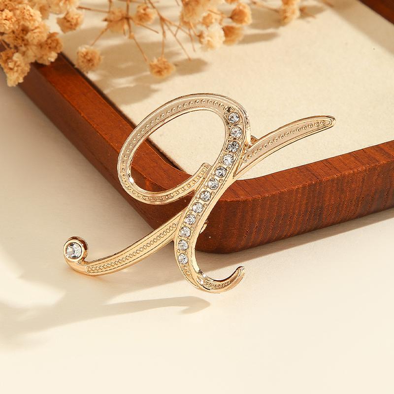 1pcs Crystal Rhinestone 26 Letters Women Collar Brooch Elegant Temperament Pin Jewelry