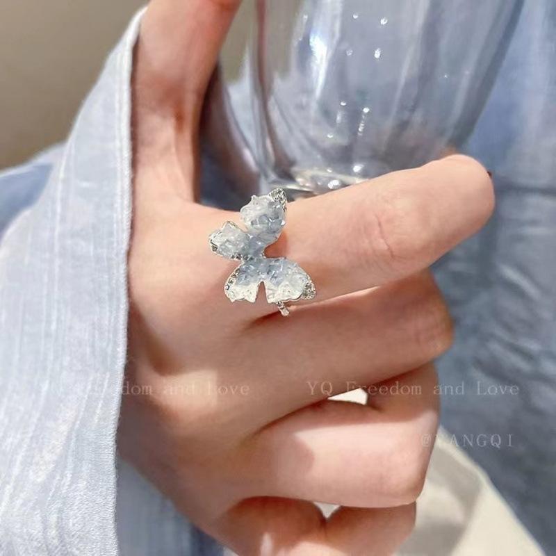 

Transparent Ice Crack Butterfly Ring for Women Delicate Resin Wing Design Adjustable Open Band Fashion Statement Elegant Adjustable