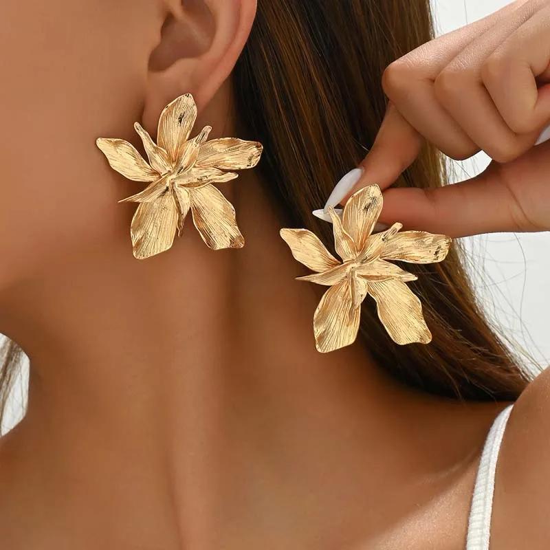 New Vintage Metal Gold Color Flower Big Earrings For Women Fashion Geometric Floral Drop Earrings Statement Zircon Party Gifts