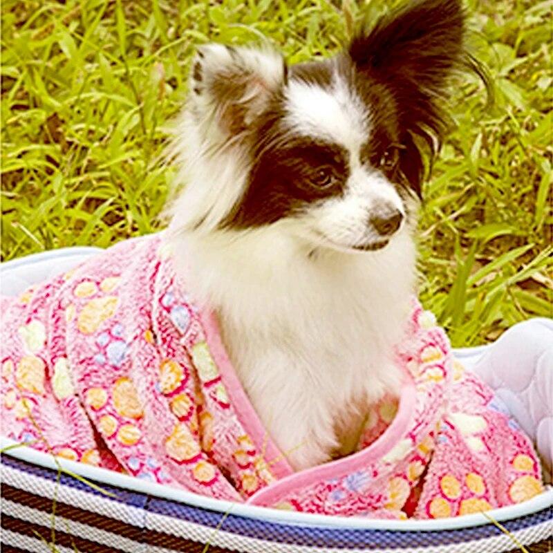 No Hair Loss Pet Blanket Coral Fleece Breathable Cute Paw Pattern Warm and Comfortable Thin Mat for Cat and Dogs Pet Supplies
