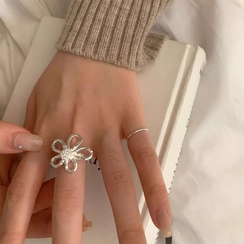 Trendy And Fashionable Large Flower Design Ring For Women Adjustable Open Style
