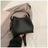 Fashion design hand-held small bag bag women's 2025 new retro versatile bucket bag women's commuter shoulder crossbody bag