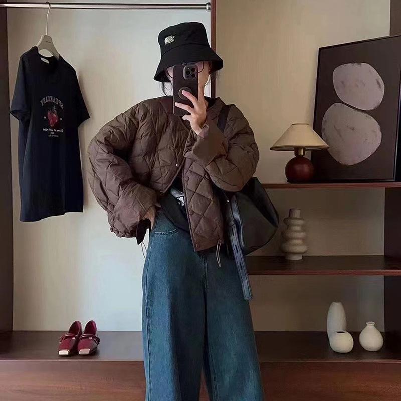 Rhombus Short Down Jacket Women's 2024 Winter New Fashion Round Neck Lightweight Small Foreign Style Warm Jacket Tide