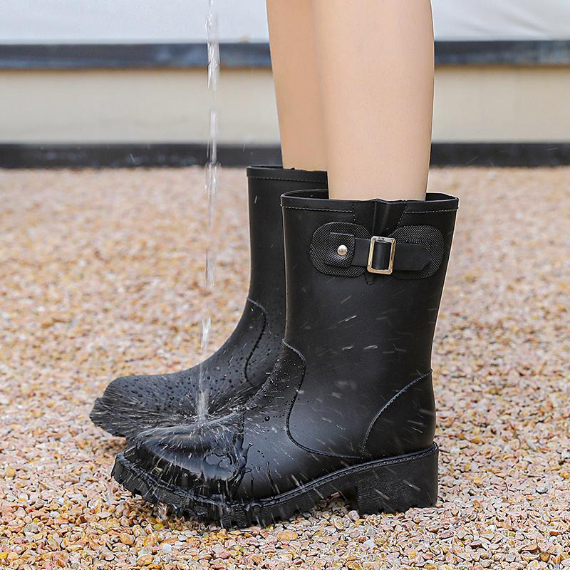 New Black Fashion PVC Rain Boots Women Middle Barrel Rain Boot Shoes Woman Solid Rubber Waterproof Flats Fashion Shoes 36-41