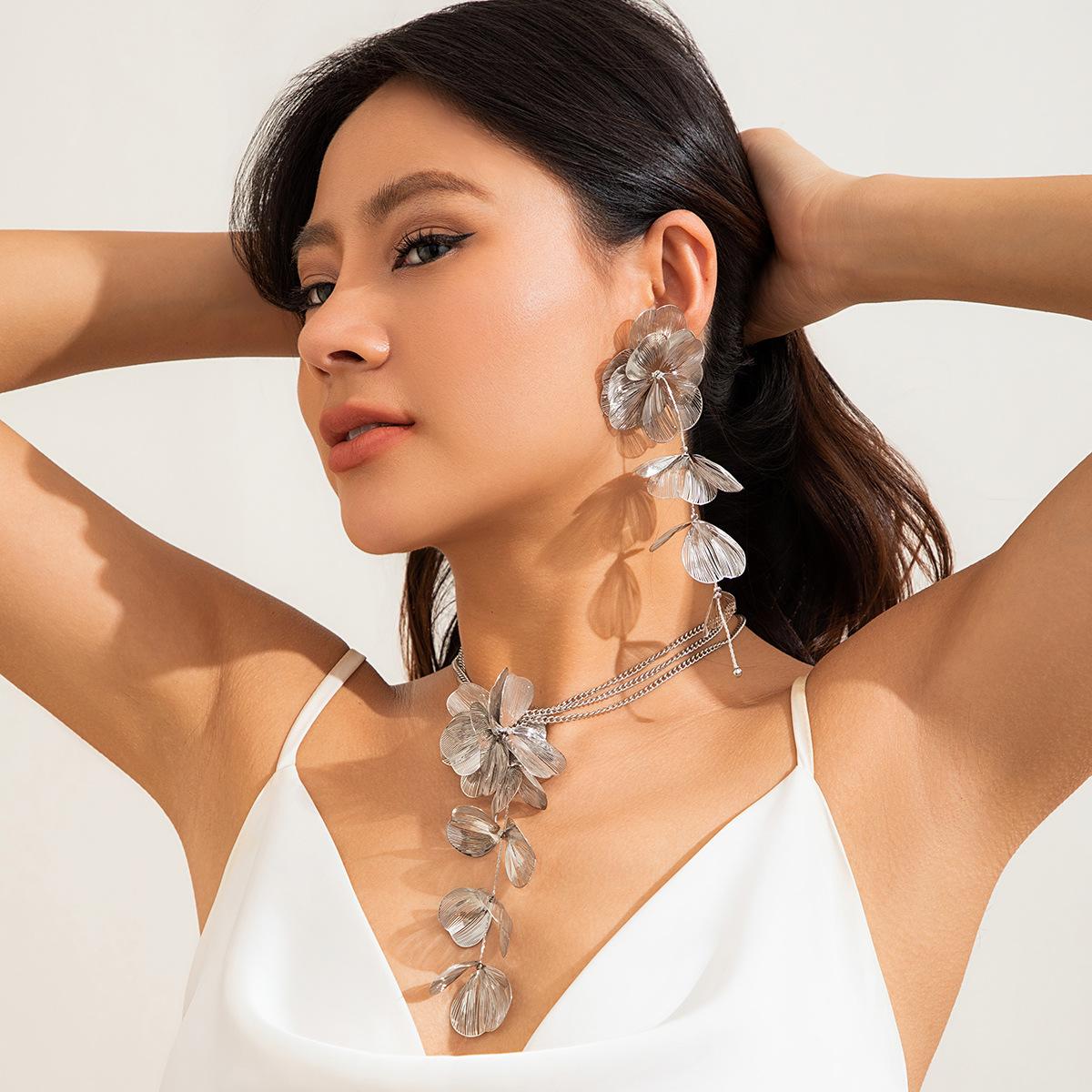 

Серьги с подвесками, длинное ожерелье с кисточками, женский комплект, романтичный, элегантный, с подвеской в виде листьев гинкго, комплекты украшений, геометрические, праздничные, подарочные аксессуары для вечеринок Specifications