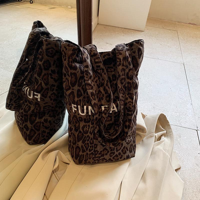 Retro leopard print shoulder bag, commuter bag, tote bag, fashion bucket bag, women's casual autumn and winter large-capacity bag.