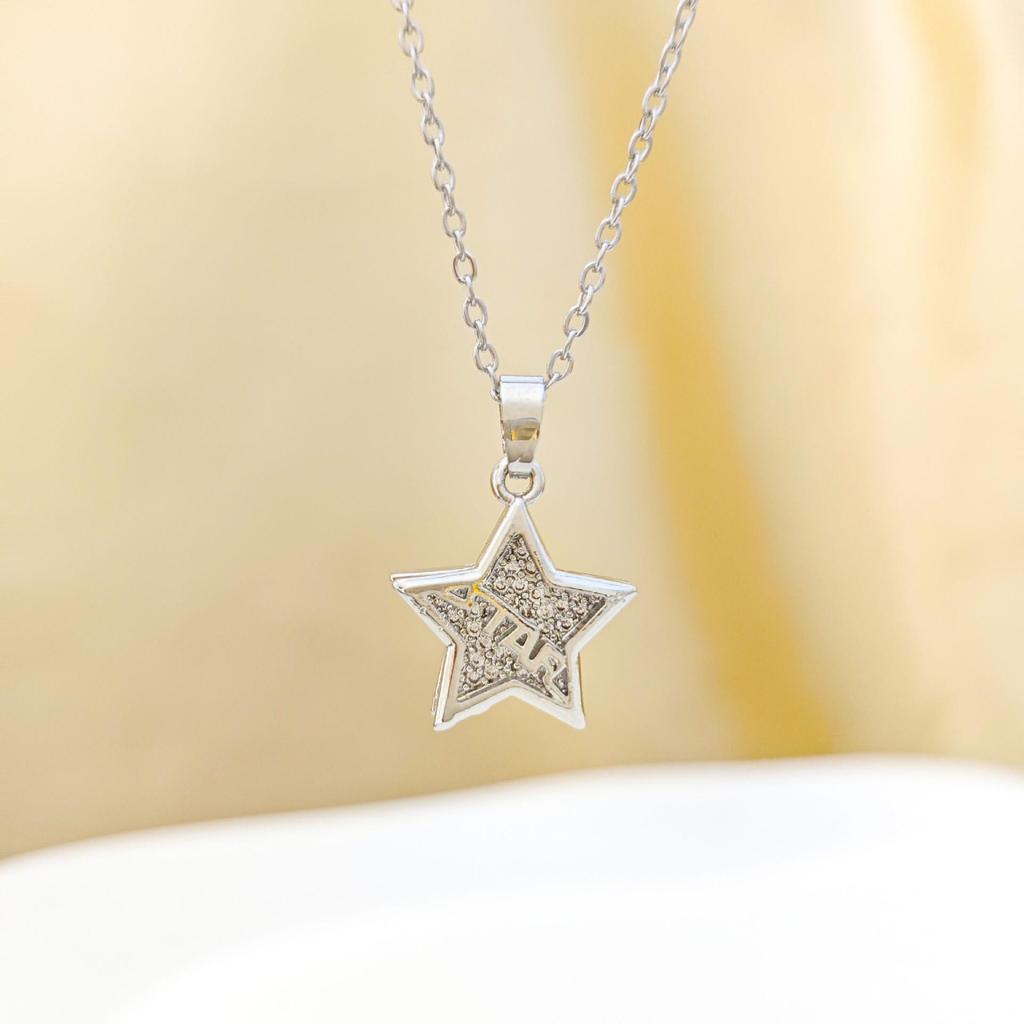 Luxury Diamond-Star Pendant Necklace - Elegant and Versatile Clavicle Chain
