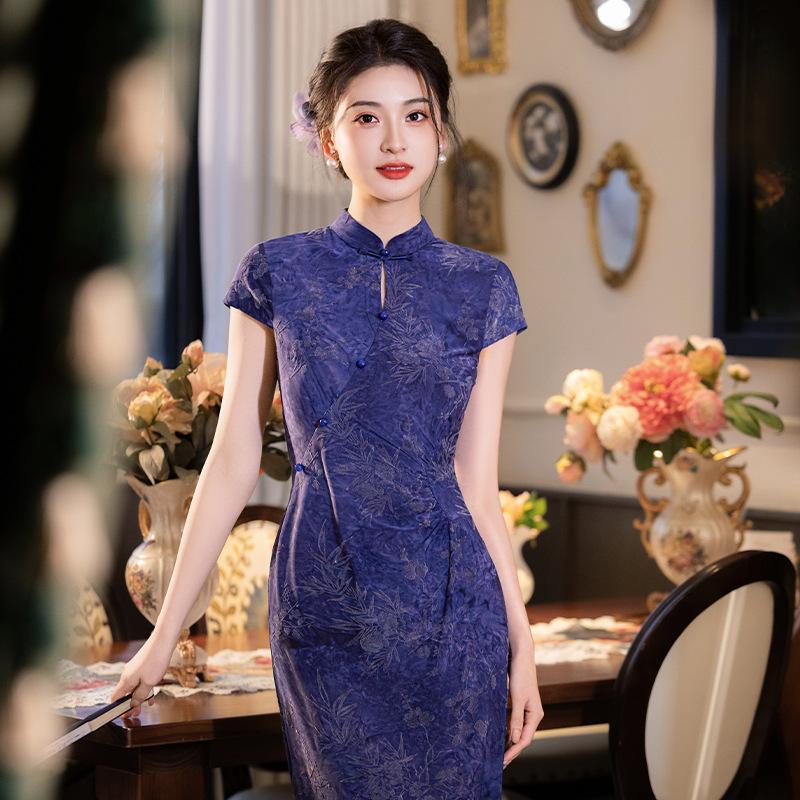 1011 spring and summer new cheongsam literary and retro Republic of China style slim cheongsam flocked water drop collar blue cheongsam spot