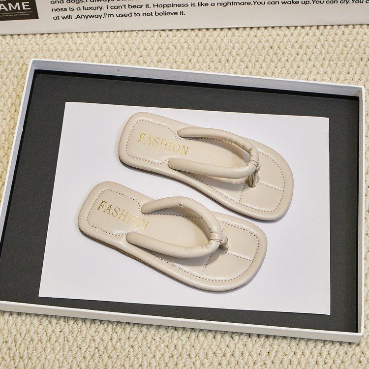 Girls slippers 2025 summer new foreign style soft sole medium older children sandals children wear beach shoes flip-flops tide