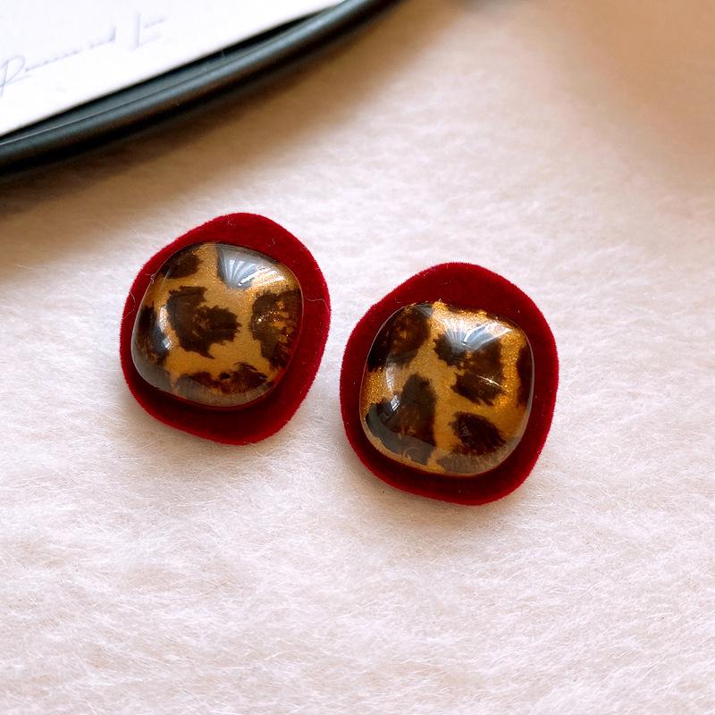 Luxury Silver Diamond-Inlaid Red Flower Pearl Stud Earrings: Elegant Design with a Fashionable Flair