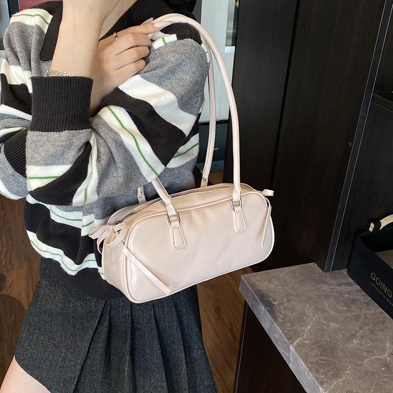 Underarm bag women's large-capacity new fashion niche design shoulder handbag women's new baguette bag