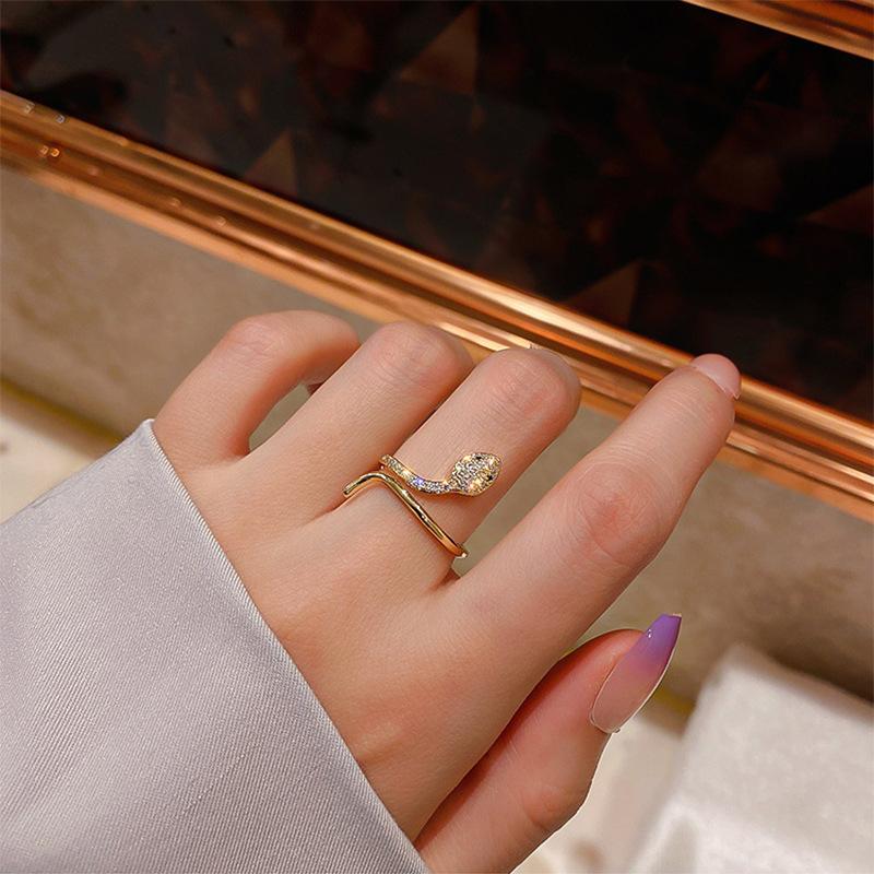 Vintage Punk Snake Shape Ring for Men Women Korean Elegant Opening Adjustable Crystal Rings Weddings Party Zircon