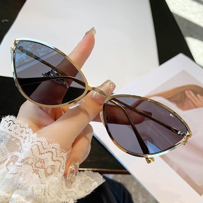 Trendy Small Frame Cat Eyes Sunglasses Women Brand Design Metal Material Sun Eyeglasses Vintage Retro Minimalist Women Eyeglasses UV400 Glasses