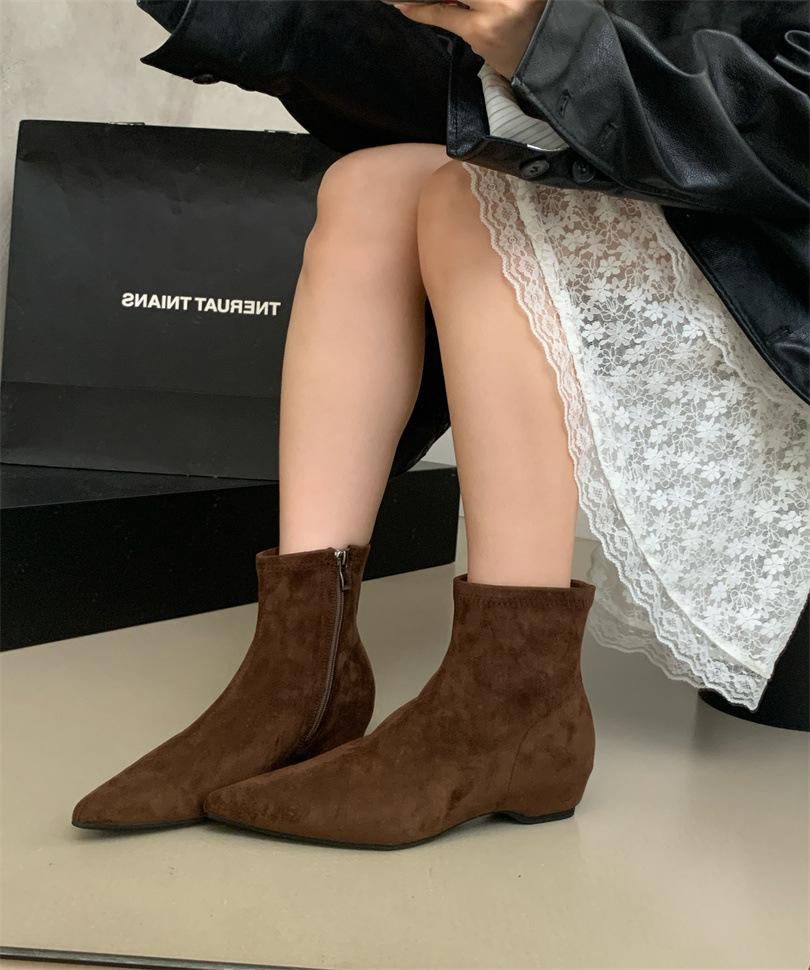 

2025 autumn and winter retro foreign style Maillard French pointed middle heel elastic thin suede knight short boots 39 темно-коричневого