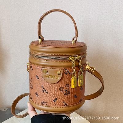Niche Design Foreign Style Portable Bucket Bag Women's 2025 New Spring and Summer Fashion Versatile Commuter Messenger Bag Small Bag