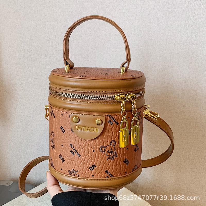 Niche design foreign style portable bucket bag women's 2025 new spring and summer fashion versatile commuter messenger bag small bag