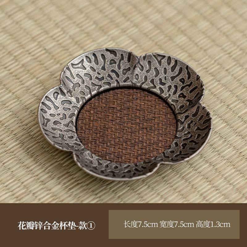 

Chinese-style Hammer-patterned Alloy Rattan Teacup Mat Creative Rattan Woven Petal Anti-slip Heat-insulating Tea Ceremony Tool