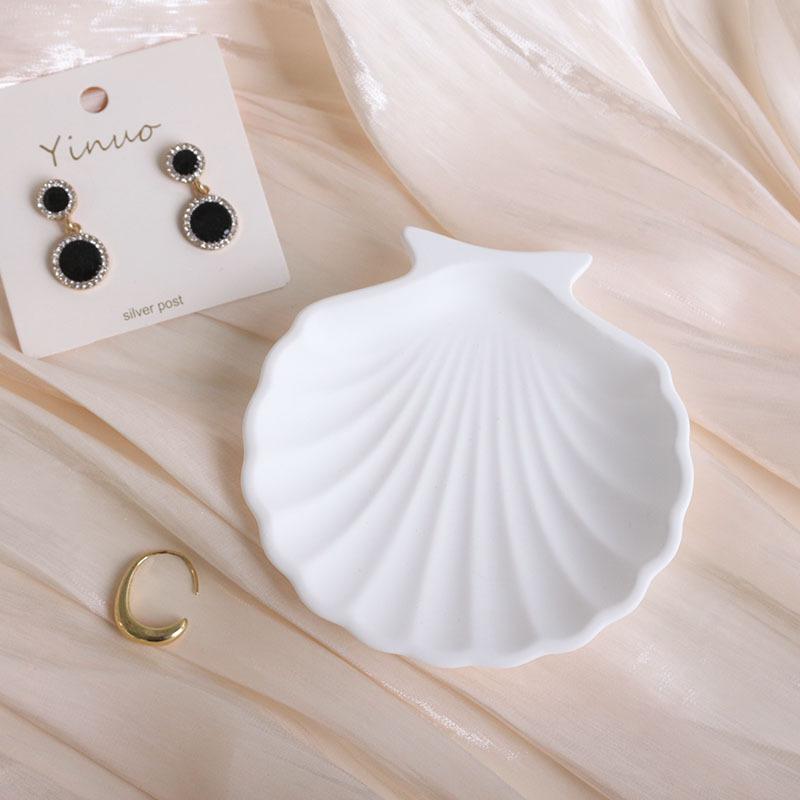 

Versatile White Shell Conch Tray Jewelry and Cosmetics Storage Tray Bathroom and Living Room Decorations Photo Props