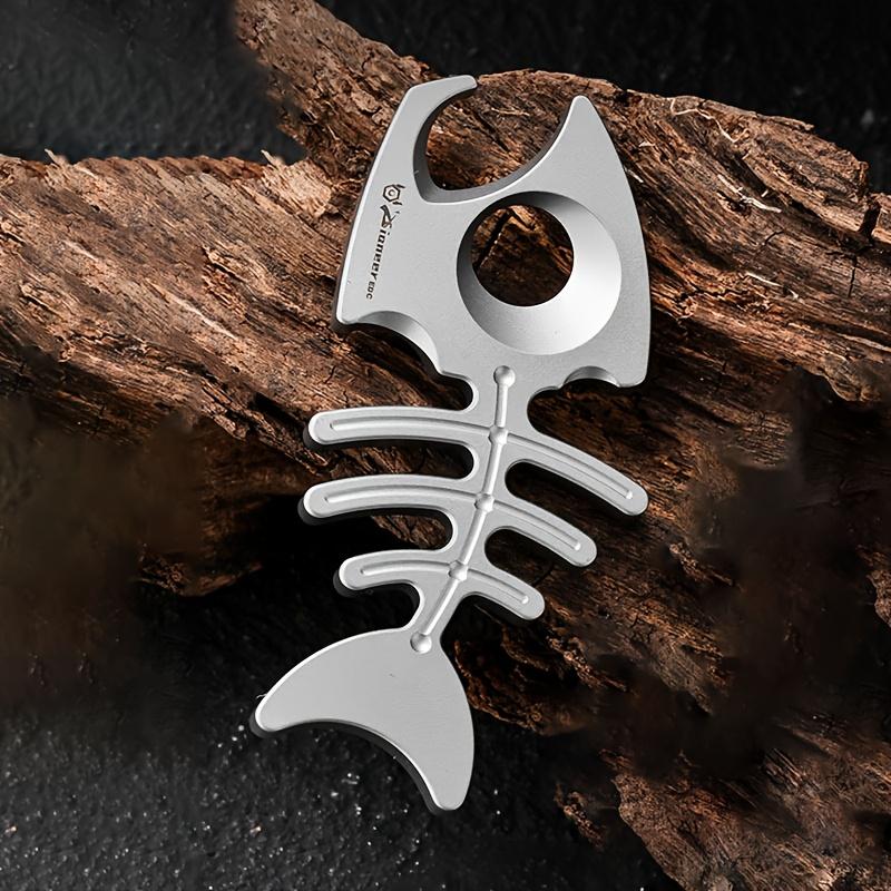 

Брелок из титанового сплава в виде рыбьей кости, открывалка для бутылок, мультитул с дизайном рыбьей чешуи, прочный, устойчивый к коррозии серый