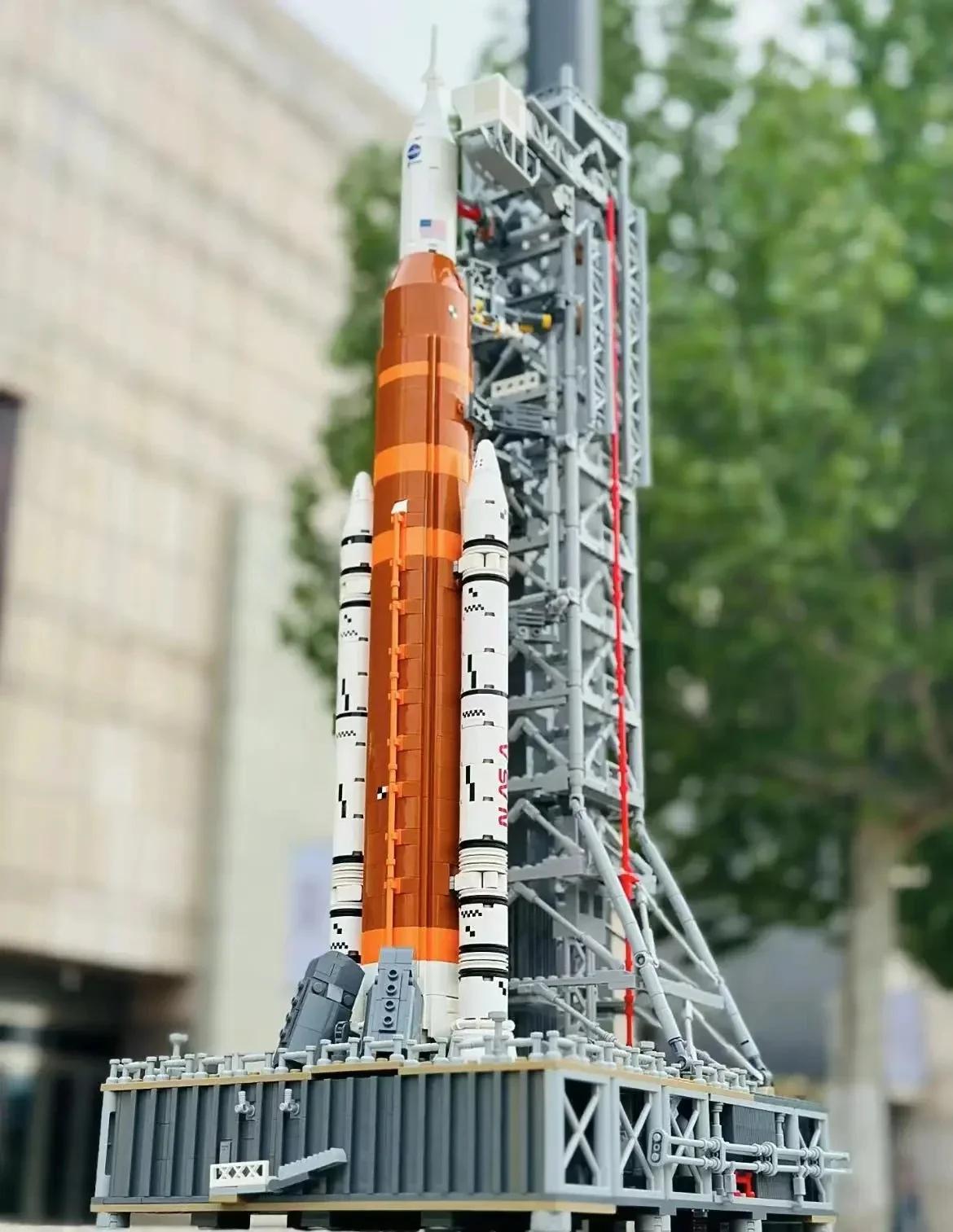 

Super Space Shuttle Building Blocks Set, Extra Large Size Height Spaceplane, Expedition Collectible Shuttlecraft
