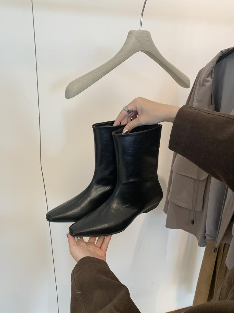 2025 Autumn and Winter New Low-heeled Thin Boots Niche French Temperament Square Head Short Boots Fashionable Commuter Solid Color Boots