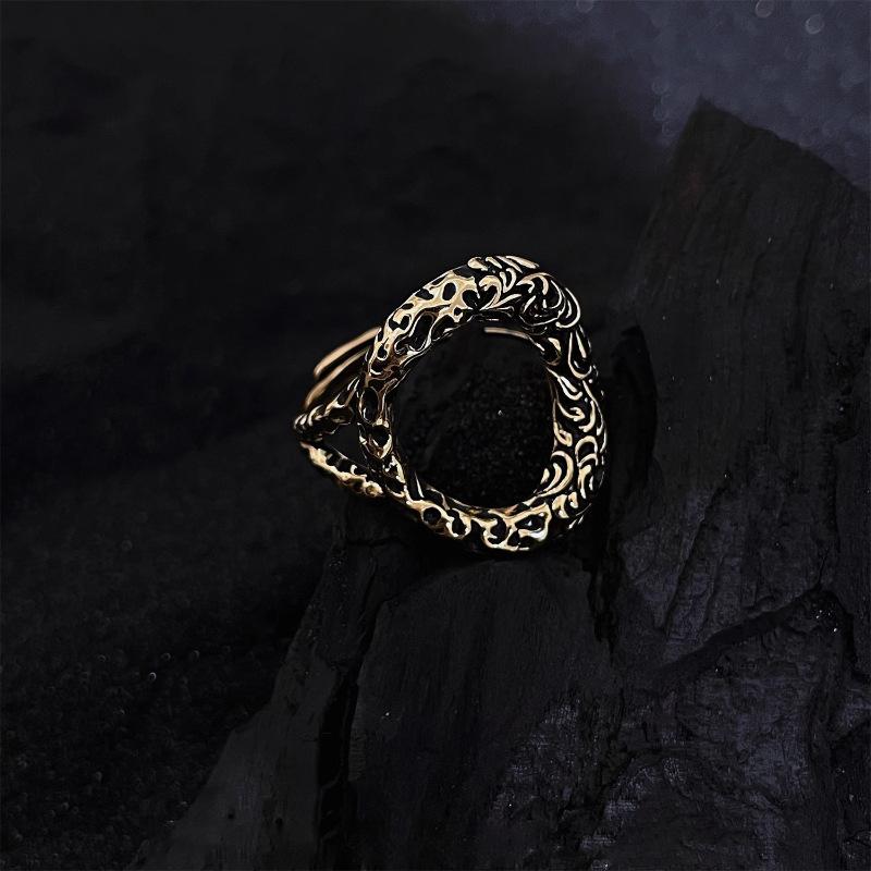 Unique Vintage Heavy-Textured Circular Arabesque Hollow Ring for Women, Fashionable Distressed Versatile High-End Index Finger Ring Trend