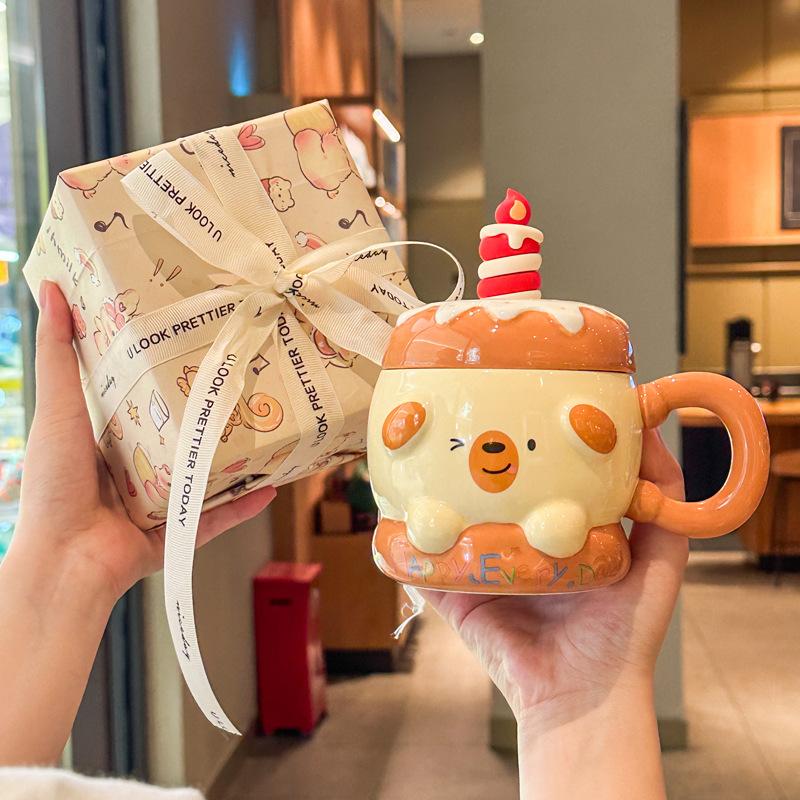 Send girls graduation souvenir high-value creative cake ceramic mug with lid gift souvenir