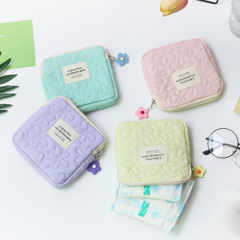 Cute Cosmetic Storage Bag Quilted Flowers Designed Cosmetic Bag Soft Comfortable Makeup Bag for Lipstick Jewelry Pouch