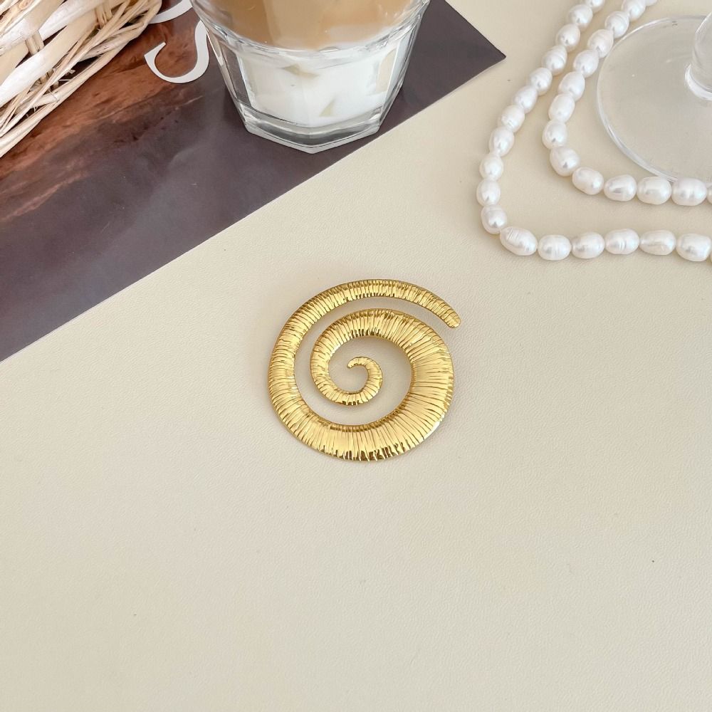 New Lobster Irregular Brooches Gold Plated Metal Geometric Brooches Glossy Finish Starfish Lapel Pins Clothes Decoration