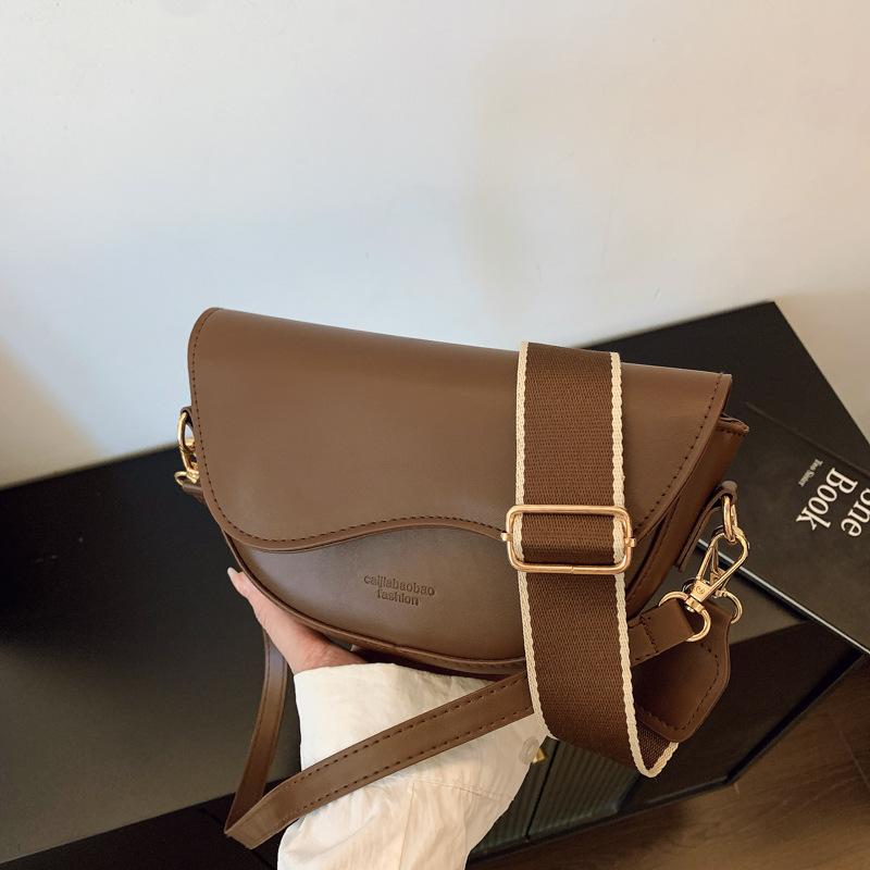 Saddle Bag Texture Niche Women'S Popular Retro Versatile Messenger Bag Fashion Single Shoulder Armpit