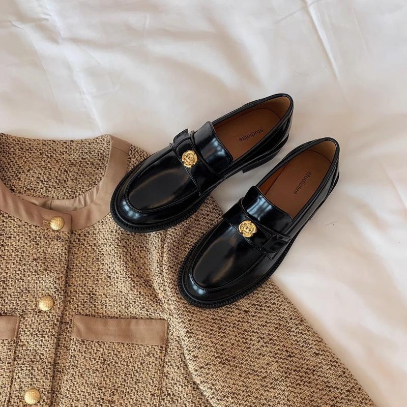 

Туфли Маленькие золотые монетки Платформа Одинарные туфли Круглый носок На одной педали Толстый каблук Лоферы из маленькой кожи 40 чёрный