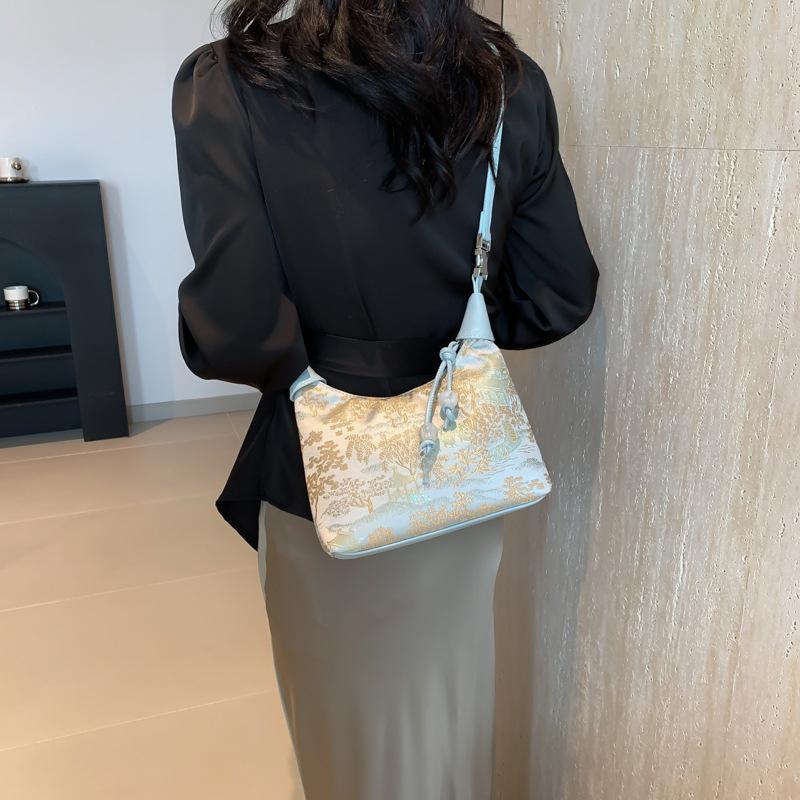 2025 new Chinese style small bag women's autumn fashion messenger bag versatile portable dumpling bag