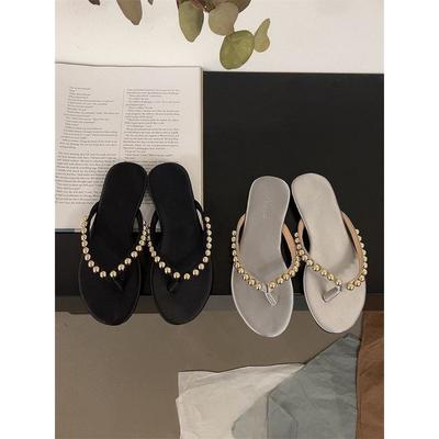 Mode perlenbesetzte 2025 Sommer neue flachbodige Zehensandalen Damen Outdoor-Pinch-Slipper weichsohlige rutschfeste Strandschuhe Tide