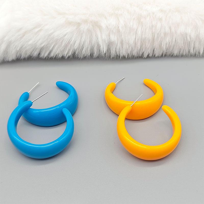 Hong Kong Retro Candy Color Acrylic C-Shaped Earrings: Women's Fashionable, Simple, High-End Studs