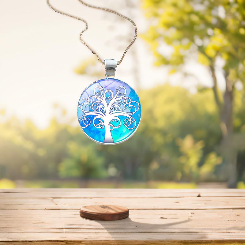 Elegant Tree Pattern Pendant Necklace In Vintage Silver Color With Classic Glass Cabochon