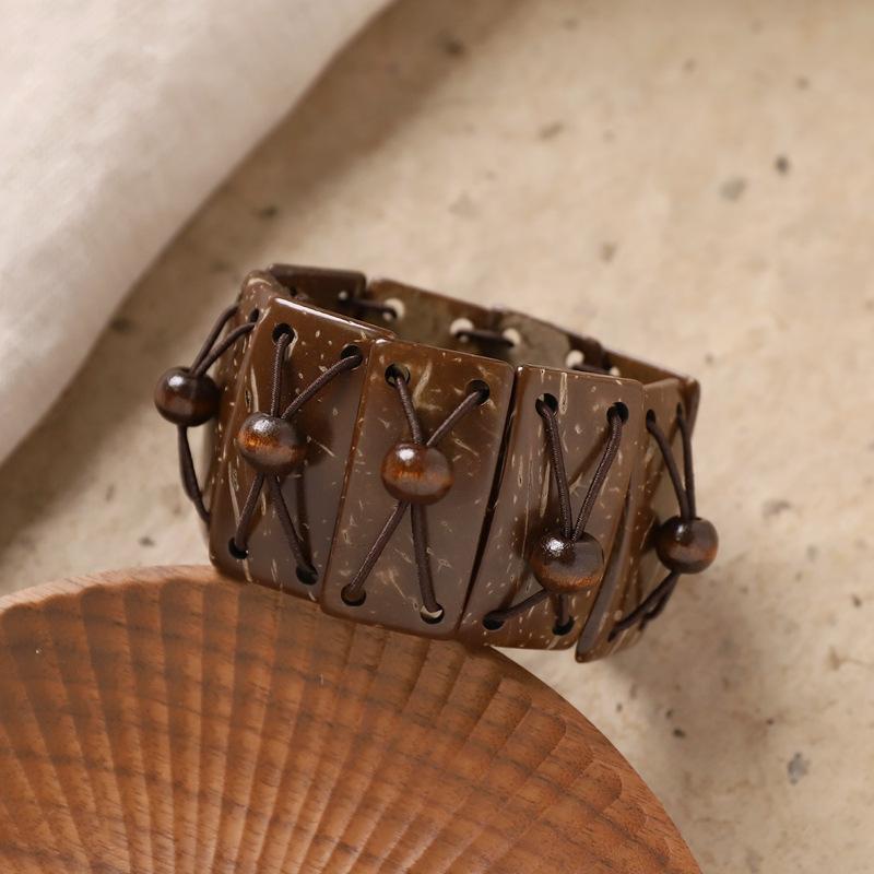 Female Bohemian Retro Coconut Shell Bracelet with Ethnic Style Beaded Charm Bracelet