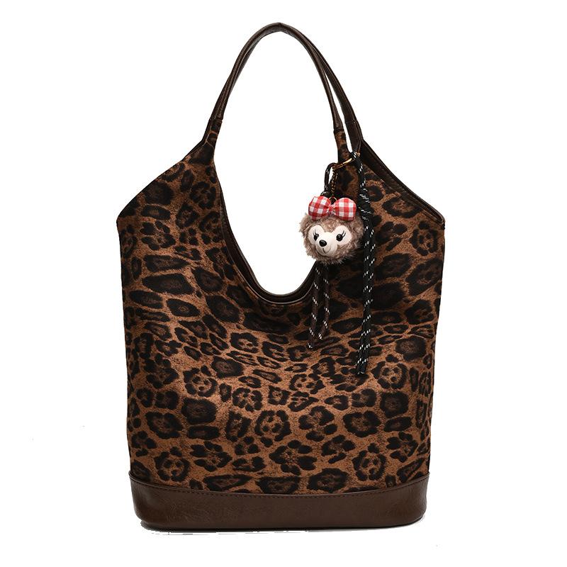 Casual commuting large-capacity bag women's new popular shoulder underarm bag versatile fashion portable tote bag