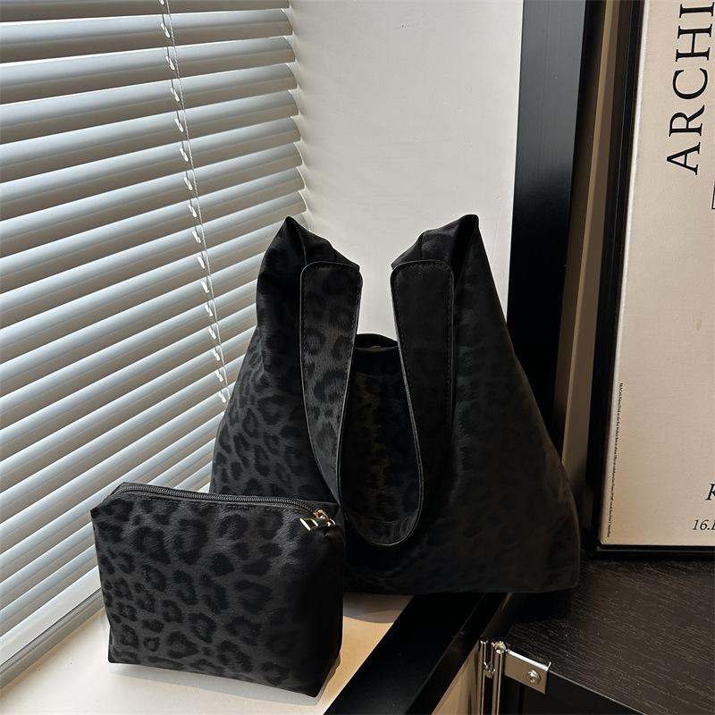 

New autumn and winter personalized leopard print tote bag women s fashion large-capacity shopping bag portable child and mother bag чёрный