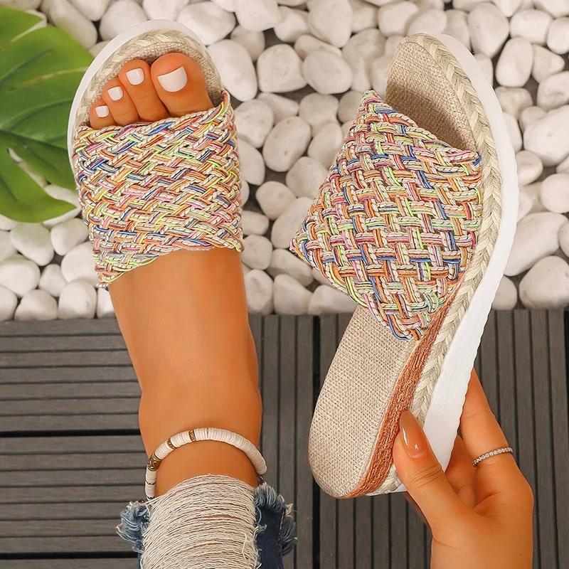 Modische Mix-Farbe Gewebte Sandalen Damen 2026 Sommer Keilabsatz Böhmische Sandalen Damen Leichte Plateau-Sandalen Große Größen 36-43