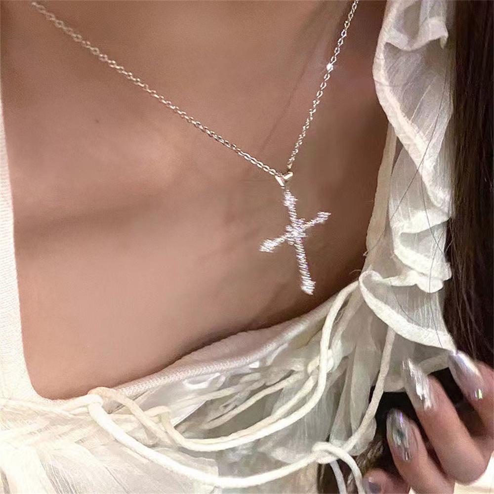 Starry Cross Necklace With Cool And Sweet Style, High-End Texture Sparkling Diamond Necklace With Personalized Pendant.